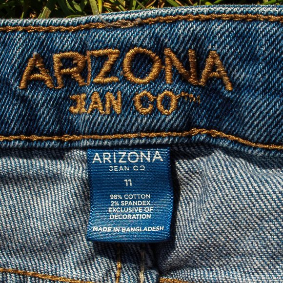 Medium Rise Galaxy Painted Jean Shorts - Picture 6 of 9